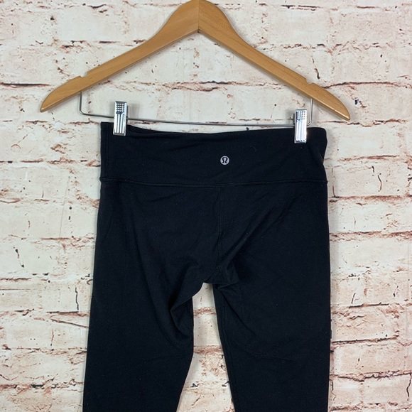 Lululemon Black Wunder Under Crop - Picture 3 of 7